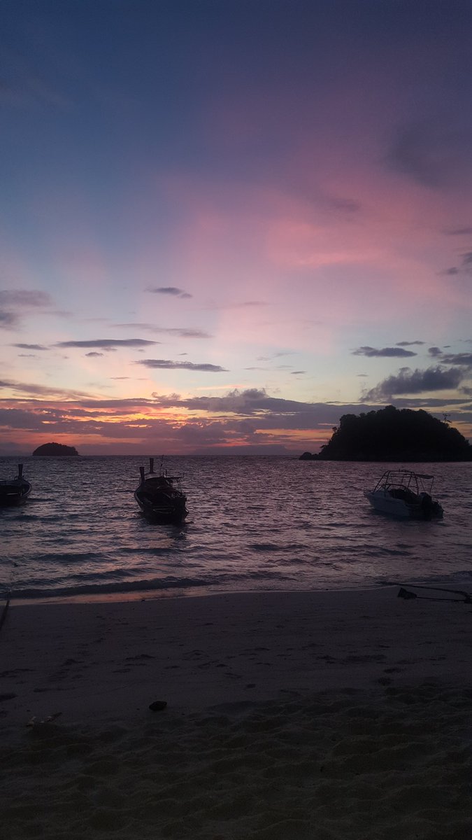IvanaUlemek's tweet photo. #sunset 💔 https://t.co/XMPzCloBi4