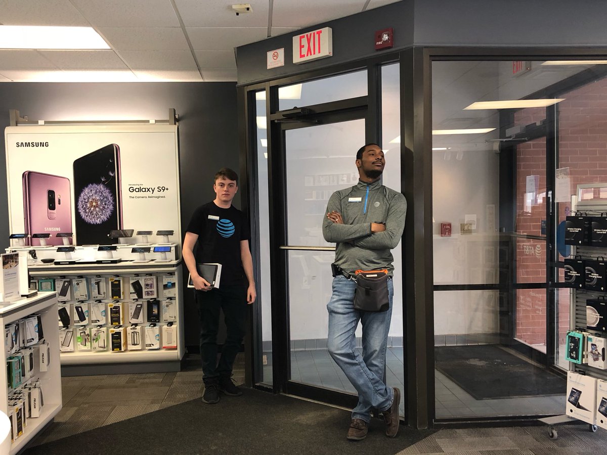 mir_link's tweet photo. @MagicMike802 and @Skyesterncarne1 are ready for some customers! Mike already has a 2 x 2:30 and just wants more! #OurNE #DTV #beastinthenortheast #walshwarriors @M0NTY_P @ncookson01 @CarolWalsh01 #2x230 https://t.co/zJ6srczjW9