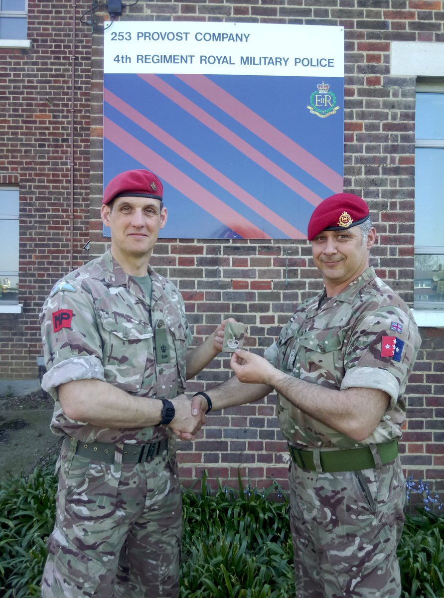 Congratulations to newly promoted Warrant Officer Class 2 (Company Sergeant Major) Cowden who has today received his new rank slide from the Officer Commanding. @1MPBrigade  @AGCSgtMaj @GLRFCA @MayorLBLambeth @MP_CoE #maximisingtalent #findwhereyoubelong