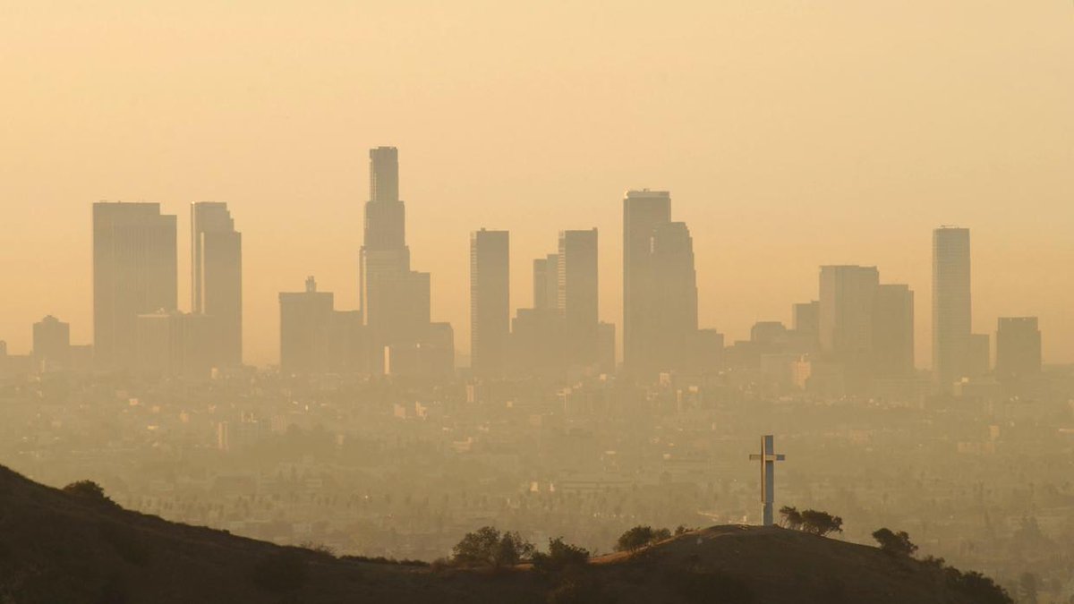 Los Ángeles no sólo tiene uno de los peores problemas de tráfico en EEUU, sino también de contaminación. ¿Qué efectos tiene sobre los angelinos? uni.vi/AL5x30jwhjj