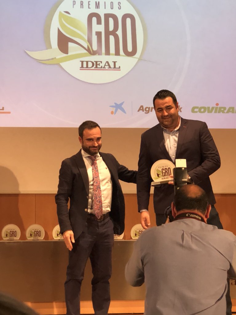 Francisco Laguna es galardonado con el #PremiosAgro de <a href="/ideal_granada/">ideal_granada</a> en la categoría de Joven Agricultor