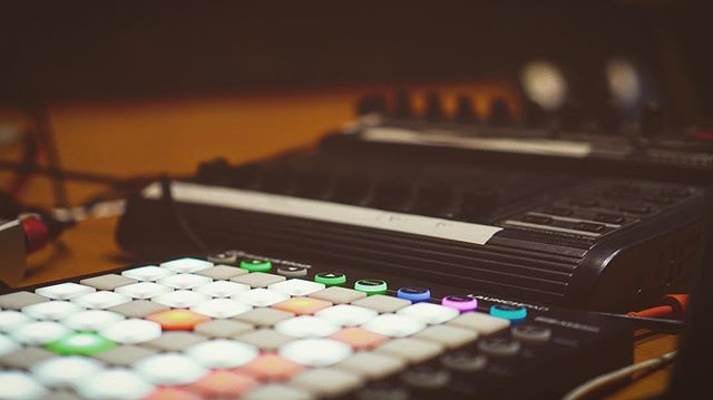 PeteMalkin's tweet photo. Back into the #launchpad / #bcf2000 combo system for a workshop this week #sounds #prettylights #abletonlive #curiousdirective https://t.co/KORpiDEoLO https://t.co/6D4O1627LJ