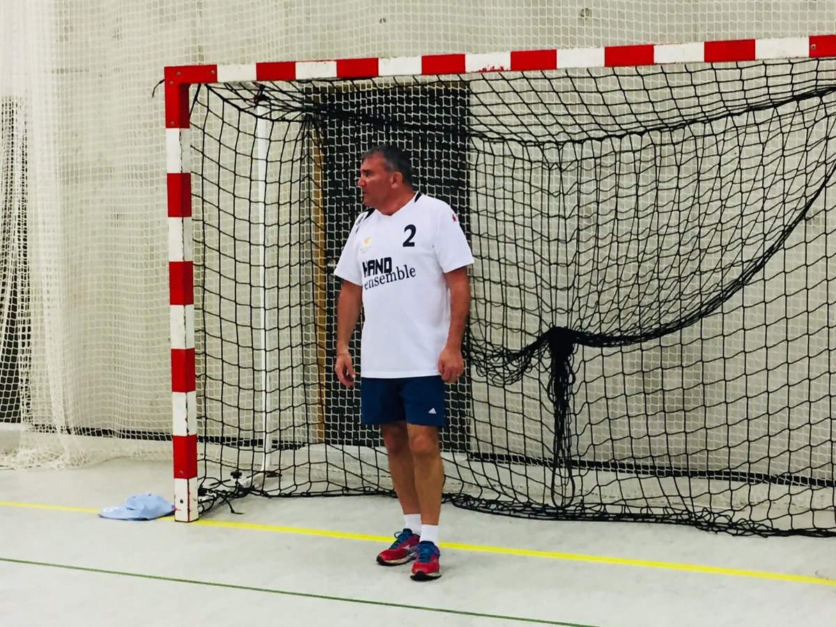 PatJean44's tweet photo. Tournoi partenaires et loisirs organisé par @3SLHB44230 
1ère rencontre et 1ère victoire des élus @stsebsurloire renforcés il est vrai par des loisirs 4-2. Merci aux supportrices et supporters et aux bénévoles pour cette belle initiative https://t.co/NpBr7IcXNW