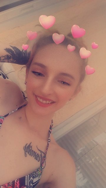 Modelalya's tweet photo. Heres a pool selfie ❤ https://t.co/O5fcFXwDUf