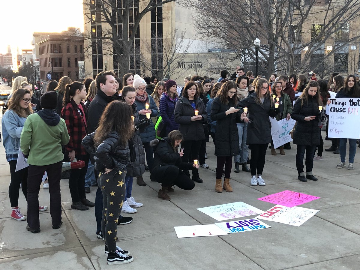 abbsdoeden's tweet photo. .@BadgerHerald Members light candles and listen to speakers on sexual assault https://t.co/BXyfA9JTSz