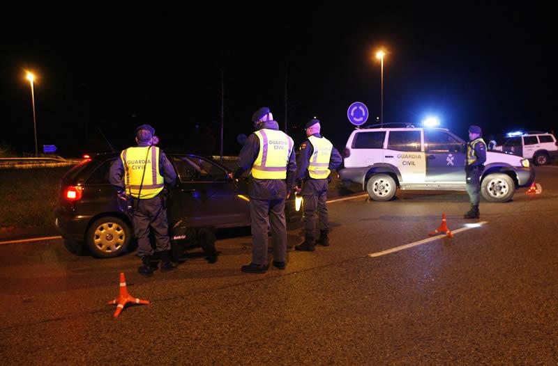 🔴 Buenas noches, hoy cuatro agentes velan por tu seguridad en <a href="/st_esteveroures/">Ajuntament de Sant Esteve de les Roures</a>. Cuidado con lo que haces, perro separata.   #HombresDeVerde