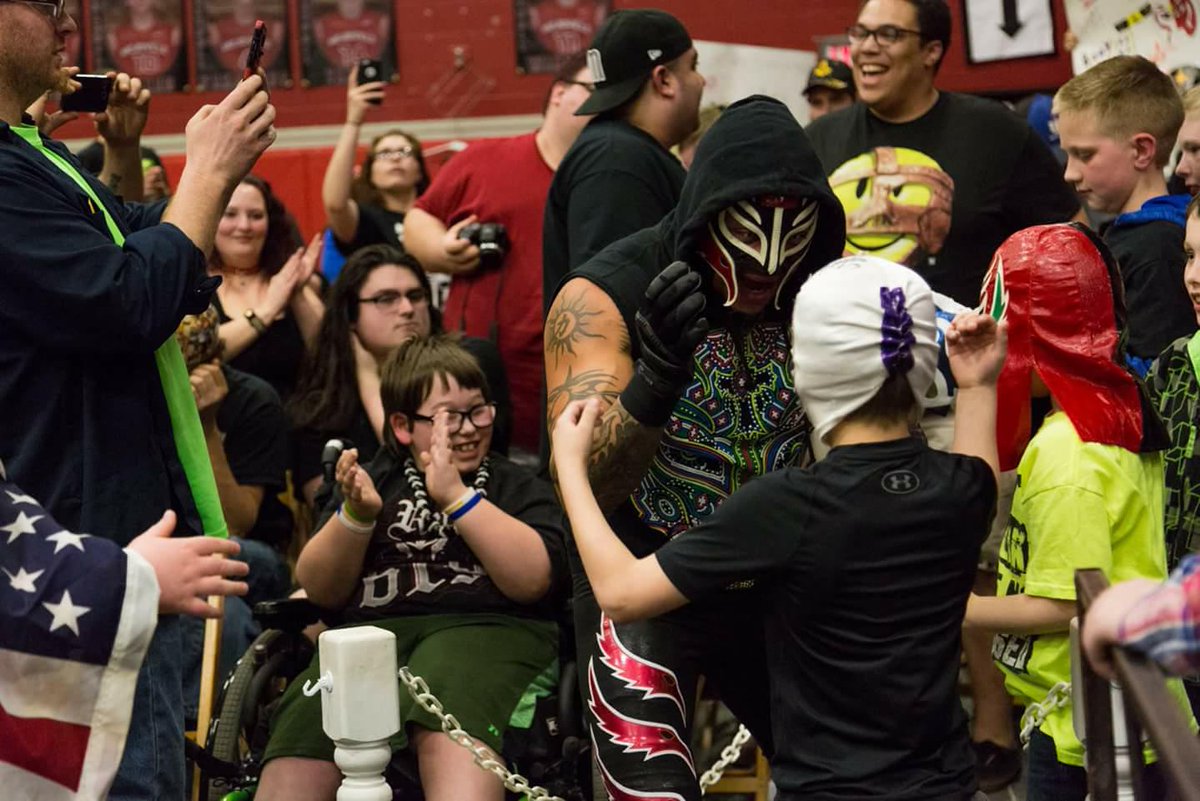 IWCwrestling's tweet photo. See @reymysterio do what he does best! #NOTS7 https://t.co/eN2ghqbmUS https://t.co/jHHwRUrzD3