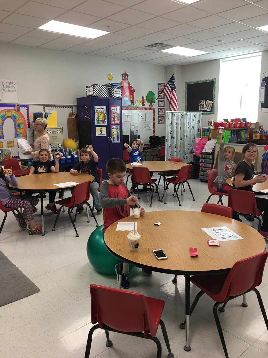 autworkman's tweet photo. Loving life and loving school. Let’s celebrate! #statetestingisover #icecream #MaroonPride https://t.co/nCW78NBBlf