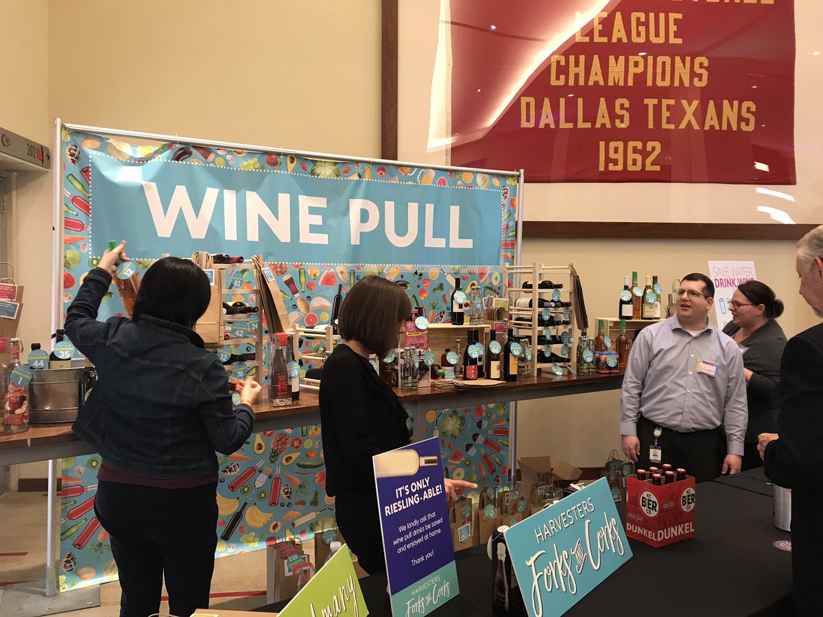 HarvestersORG's tweet photo. Need a break from all the great food? Stop by this section with a Wine Pull, raffle baskets with concert tix &amp; restaurant gift cards &amp; a tasty cocktail from @TikiCatKC #ForksCorksKC https://t.co/Yskvt0sJhD