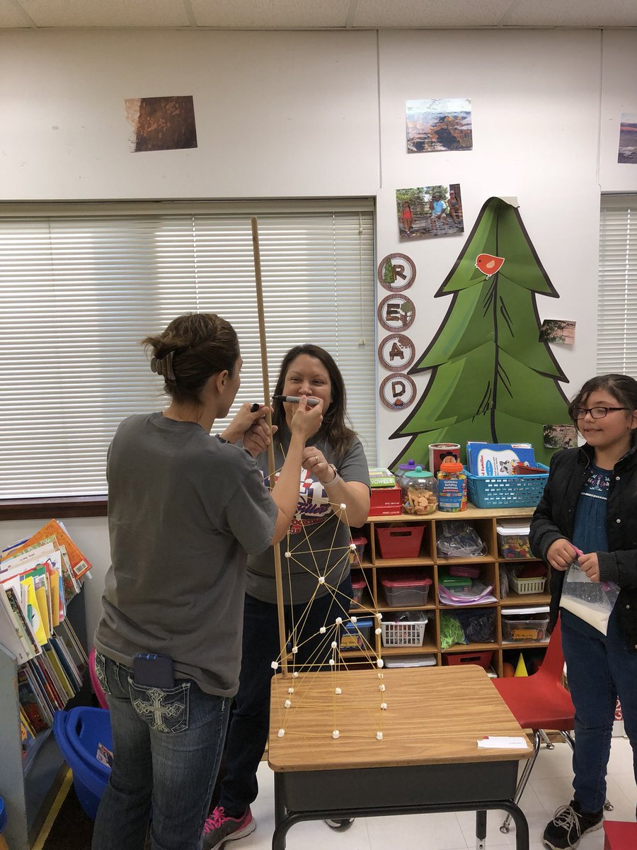 MrsGordonNSE's tweet photo. #scienceFamilyNight #bookFair #April18NSE #spagettiTower @OlgaMontoya606 @Cabrera93540109 @NugentNSE https://t.co/HUTWhPaNrd