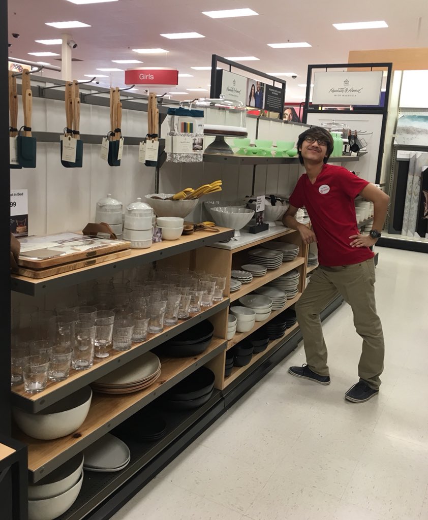 cheLLi_09's tweet photo. Spent some time over at Hearth &amp; Hand (thanks @justinvang123 for being the perfect model 😄) as well as seasonal. #hearth&amp;hand #happybdayjoannagaines
@MarkShabillski @CHernandez1214 @ncraynon https://t.co/OdhxhosvR5