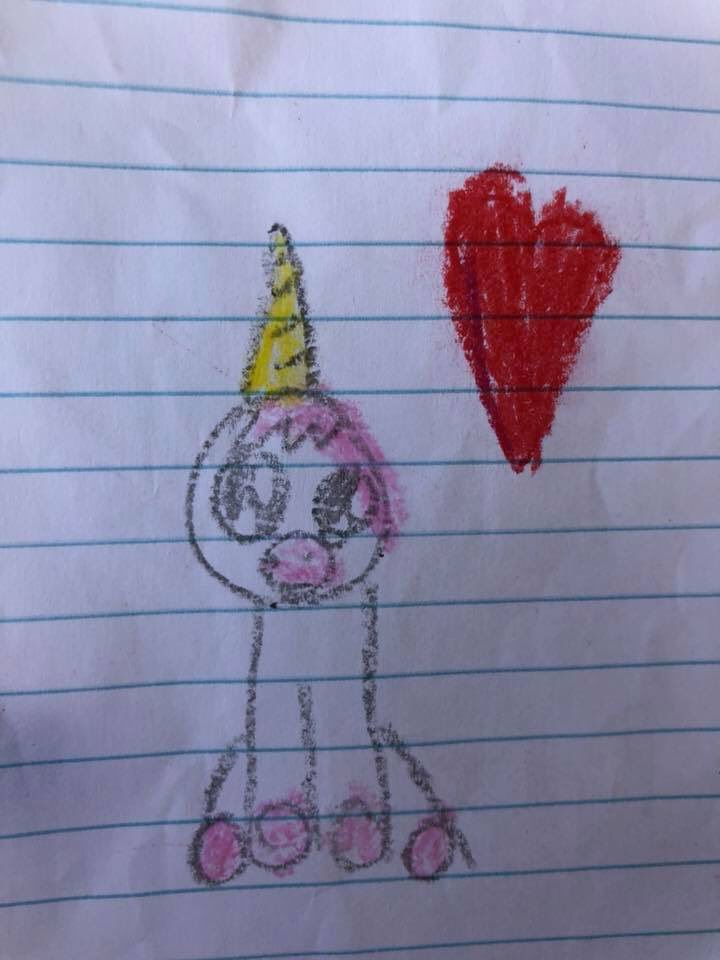 AlvaroRuelasE's tweet photo. Hoy recibí un muy bonito regalo, Miranda una niña de 6 años me hizo este dibujo. Dicen que los unicornios son de buena suerte, mucho más cuando están acompañados de un corazón.
Gracias Miranda !!! https://t.co/MOoE61odwa