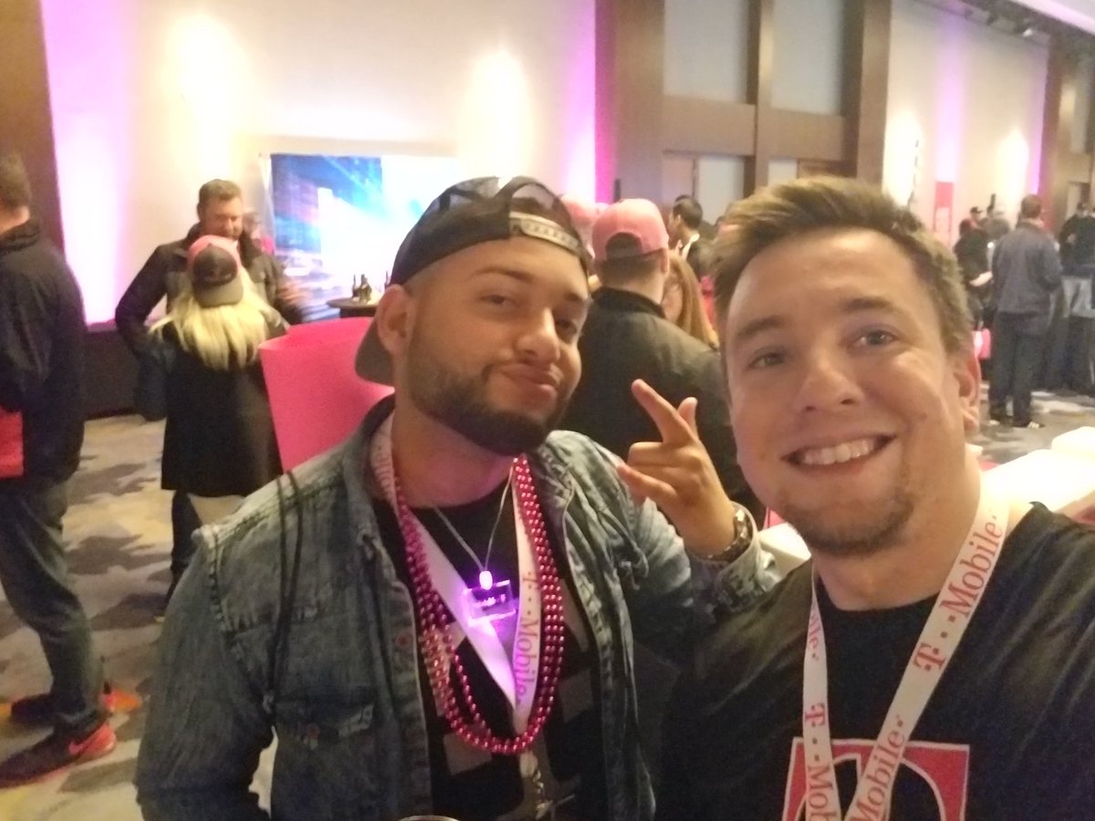 MikeExclusiveW's tweet photo. @Keenster6 your old manager says hi @FinesseEW https://t.co/BmagW7YIWQ