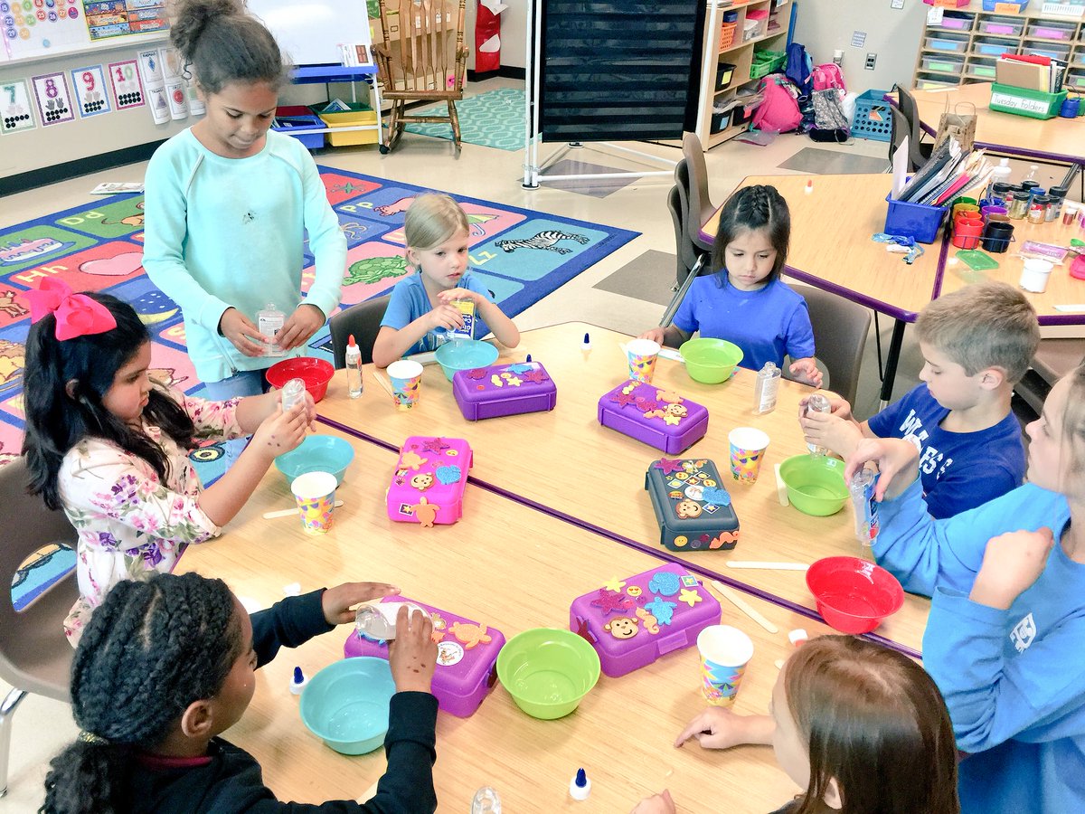 msgossettprek's tweet photo. Cupcakes & Crafts Teacher Experience was auctioned at the @duke_pto Spring Carnival fundraiser. We had so much fun dancing, crafting, making slime, and of course eating those delicious cupcakes! @DukeElem #iteachk #fundraiser #imtherealwinner #kindergarten #happyclassrooms https://t.co/eNMmndF49P