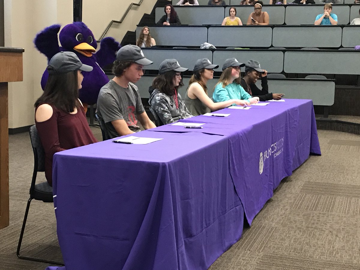 FrancisTuttle's tweet photo. Francis Tuttle Signing Day 2018 is under way. Students across the FT district are signing their letters of intent to attend FT during the 2018-2019 school year.  Congratulations and welcome to FT, we are glad to be part of your future! #thefutureyou https://t.co/BWW6bqfO5R