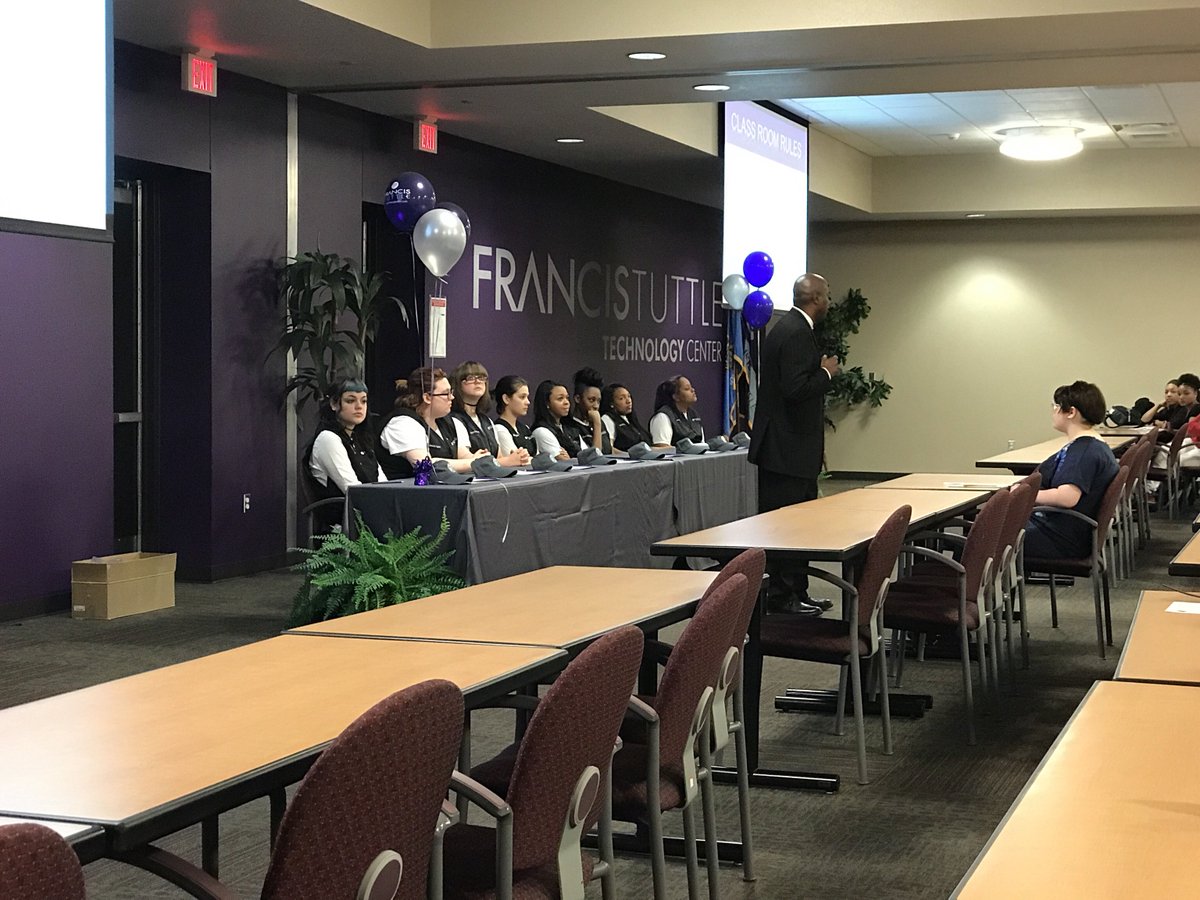 FrancisTuttle's tweet photo. Francis Tuttle Signing Day 2018 is under way. Students across the FT district are signing their letters of intent to attend FT during the 2018-2019 school year.  Congratulations and welcome to FT, we are glad to be part of your future! #thefutureyou https://t.co/BWW6bqfO5R