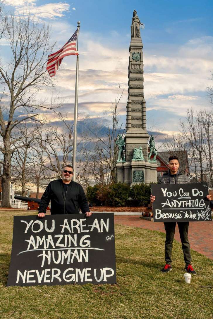 InfiniteFireOrg's tweet image. 2 New Hampshire men use signs to spread happiness and inspiration #infinitefireinc #spreadinghappiness #spreadinginspiration msn.com/en-us/news/goo…