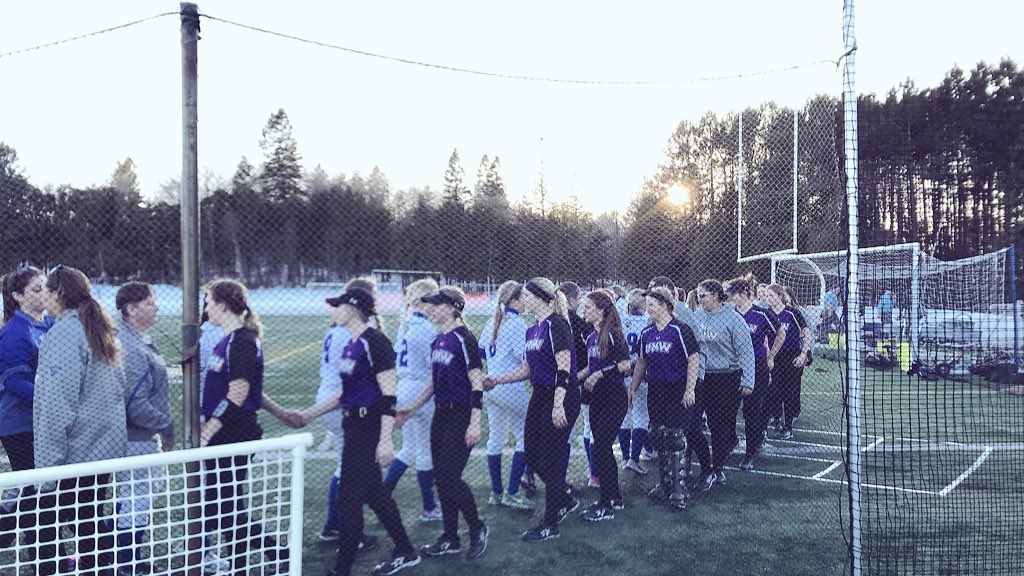 ellenvjohnson's tweet photo. Caught the end of a @CSSsoftball game which had to be played on the soccer/football field due to our crazy #Duluth weather. Kudos to the @CSSsaints & facilities staff for their creativity in getting our teams out on the field. #HopingForSpring https://t.co/Z3hYuaQaED