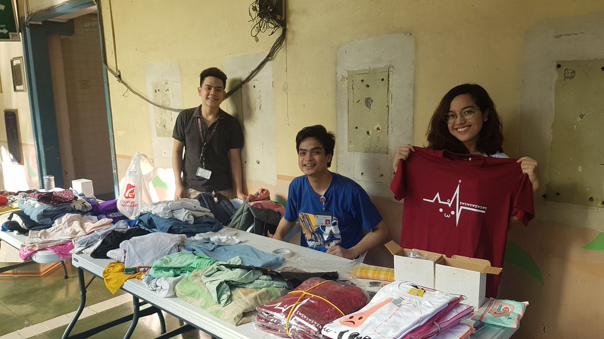 UPMedChoir's tweet photo. We're here in front of PGH Health Service! π #MedChoirRummageSale #MEDMERCH https://t.co/GlOOL8ckwD