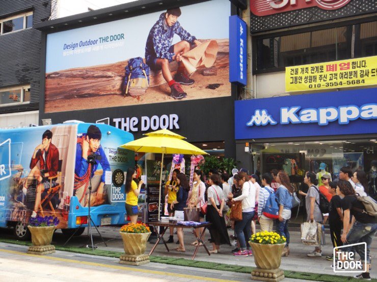 like_yooyoo's tweet photo. 2012 孔劉代言 THE DOOR 釜山店開幕
#공유 #공지철 #孔劉 #孔地哲 #gongyoo #ggong #likeyoo #孔刘 #孔侑 #YOO https://t.co/wBNhrG8cyf