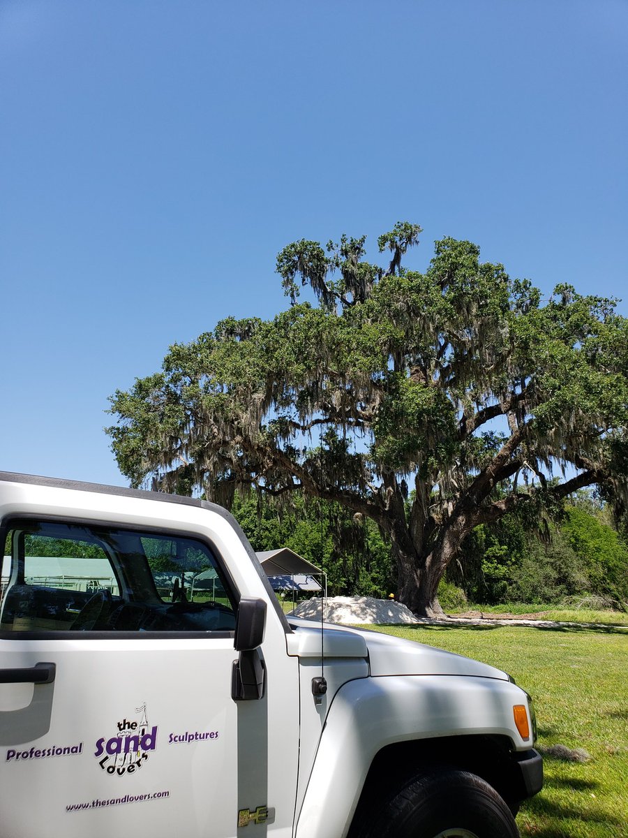 TheSandLovers's tweet photo. We're at @CEMEX_USA in Center Hill #Florida carving sand for their awesome #CEMEXearthday festival - enjoy the teaser pics 😉
#Thesandlovers https://t.co/2DRnQHh8BY