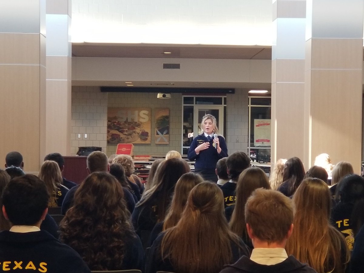 ClementsFFA's tweet image. These girls shined bright at the D3 southwest convention! Makenzie elected Vice President&amp;amp;Bella as Area candidate!!