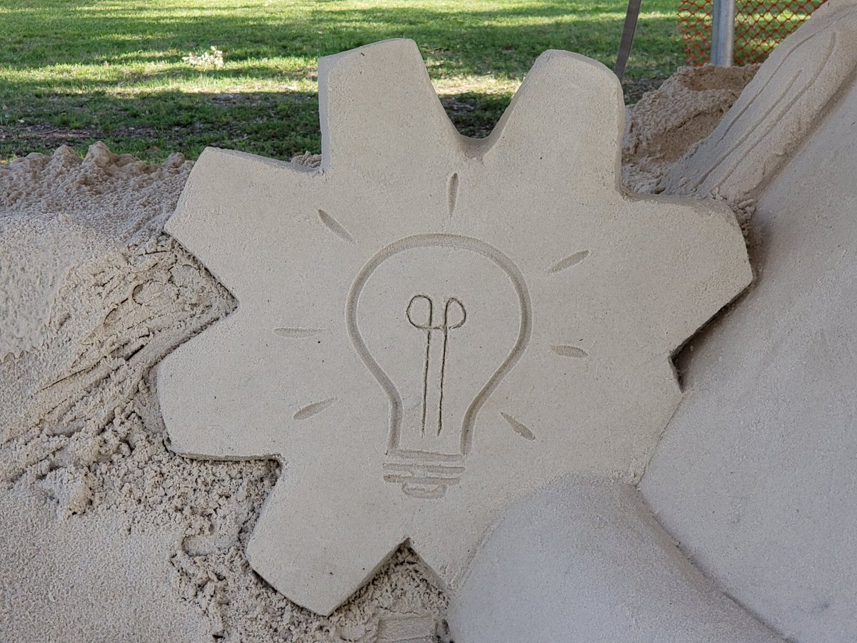 TheSandLovers's tweet photo. We're at @CEMEX_USA in Center Hill #Florida carving sand for their awesome #CEMEXearthday festival - enjoy the teaser pics 😉
#Thesandlovers https://t.co/2DRnQHh8BY