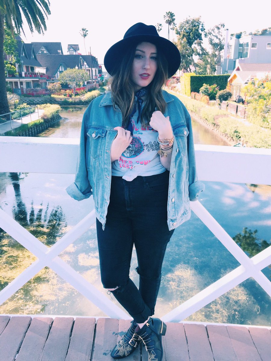 FIDM_EmilyGrace's tweet photo. @FIDM @BHamptonStyle A1: I’m always pulling what is trendy and what I love to create my own kind of “model off duty” style ✨✨ https://t.co/nfYUjxliBI