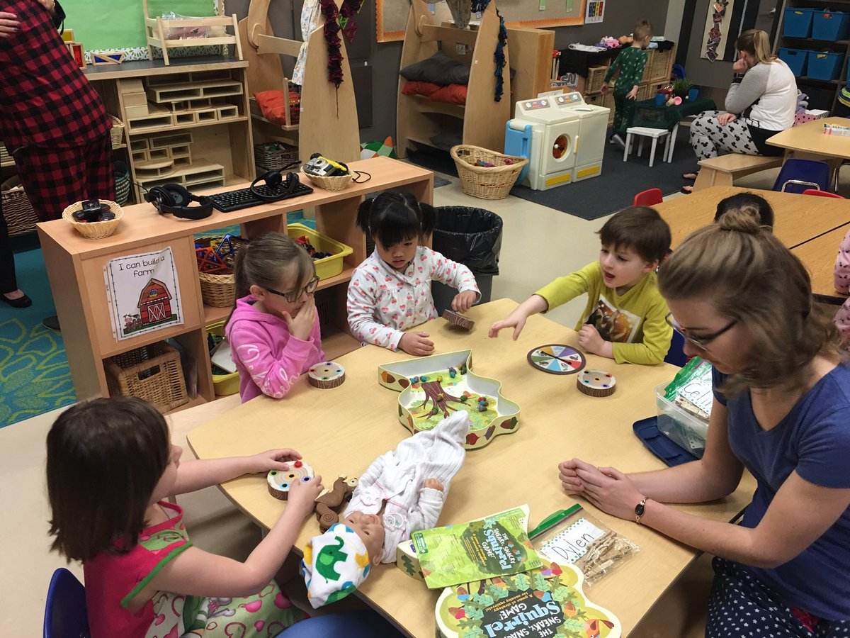 MaricaMcWhinnie's tweet image. Pajama Day in #BrightFuturesPlayAcademy #LoadsOfFun Hands-on learning &amp;amp; guided play! #PlayBasedLearning @TerraceRidgeSch @BFPA17_18 @WCPS72