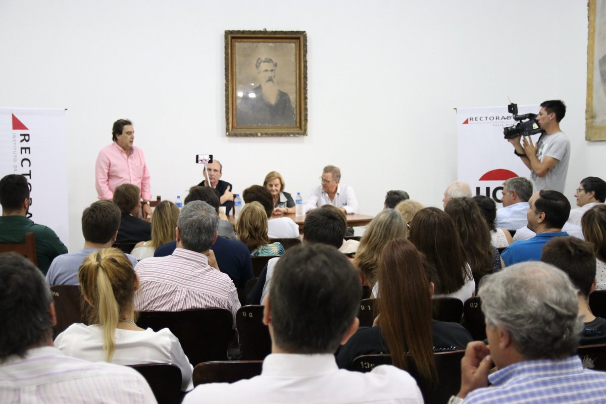 RectoradoUCR's tweet photo. "La Reforma en su Centenario' excelente disertación de Adolfo Stubrin en el Rectorado UCR https://t.co/M5uHGBenQb