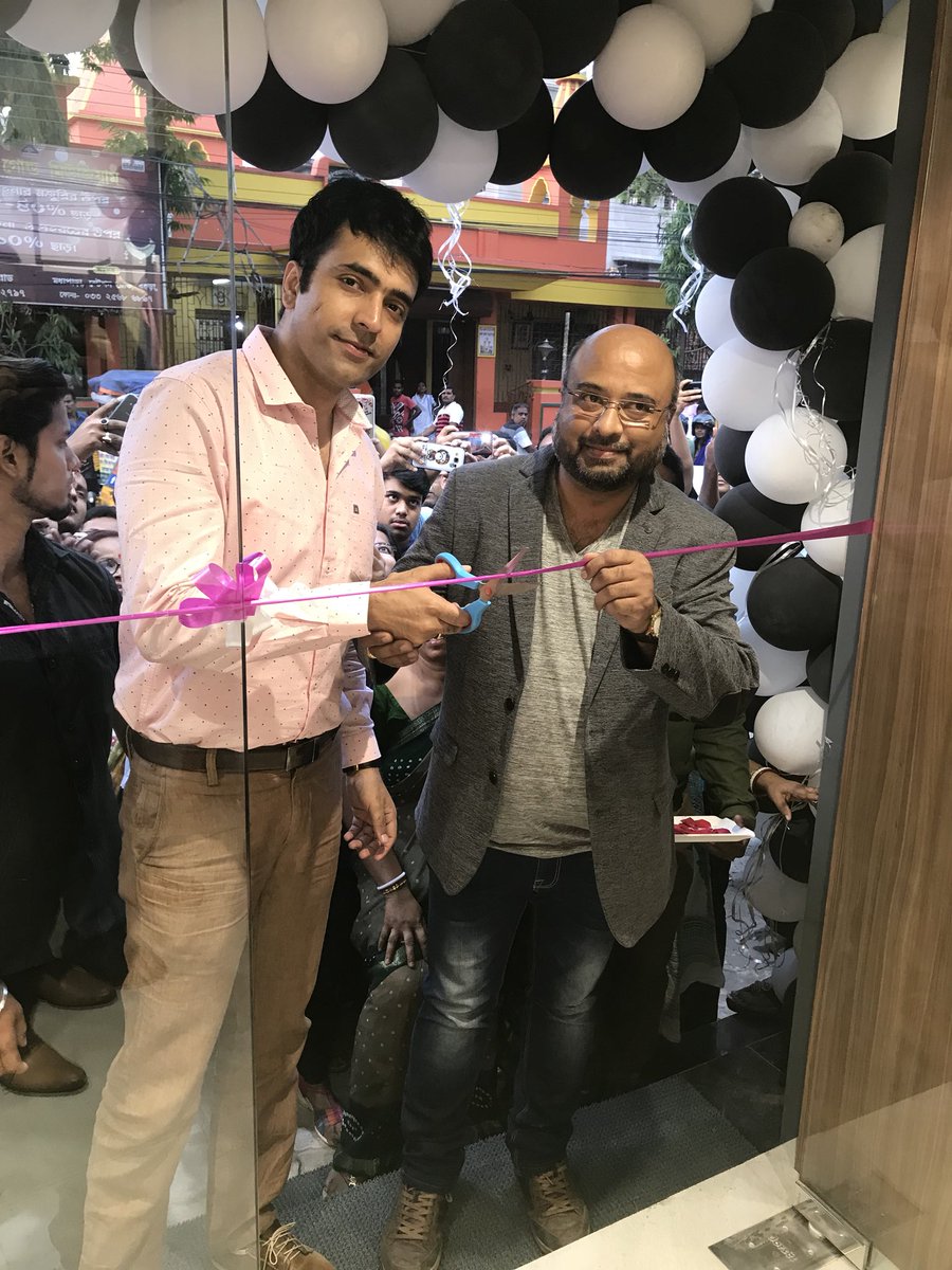 DecalogueMgmt's tweet photo. @itsmeabir at the inauguration of #TurtleStore at #Khardah &amp; #Konnagar last saturday. https://t.co/OWoGFyTupi