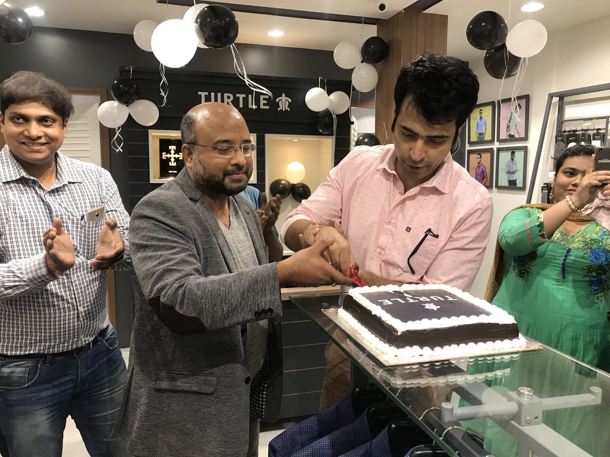 DecalogueMgmt's tweet photo. @itsmeabir at the inauguration of #TurtleStore at #Khardah &amp; #Konnagar last saturday. https://t.co/OWoGFyTupi