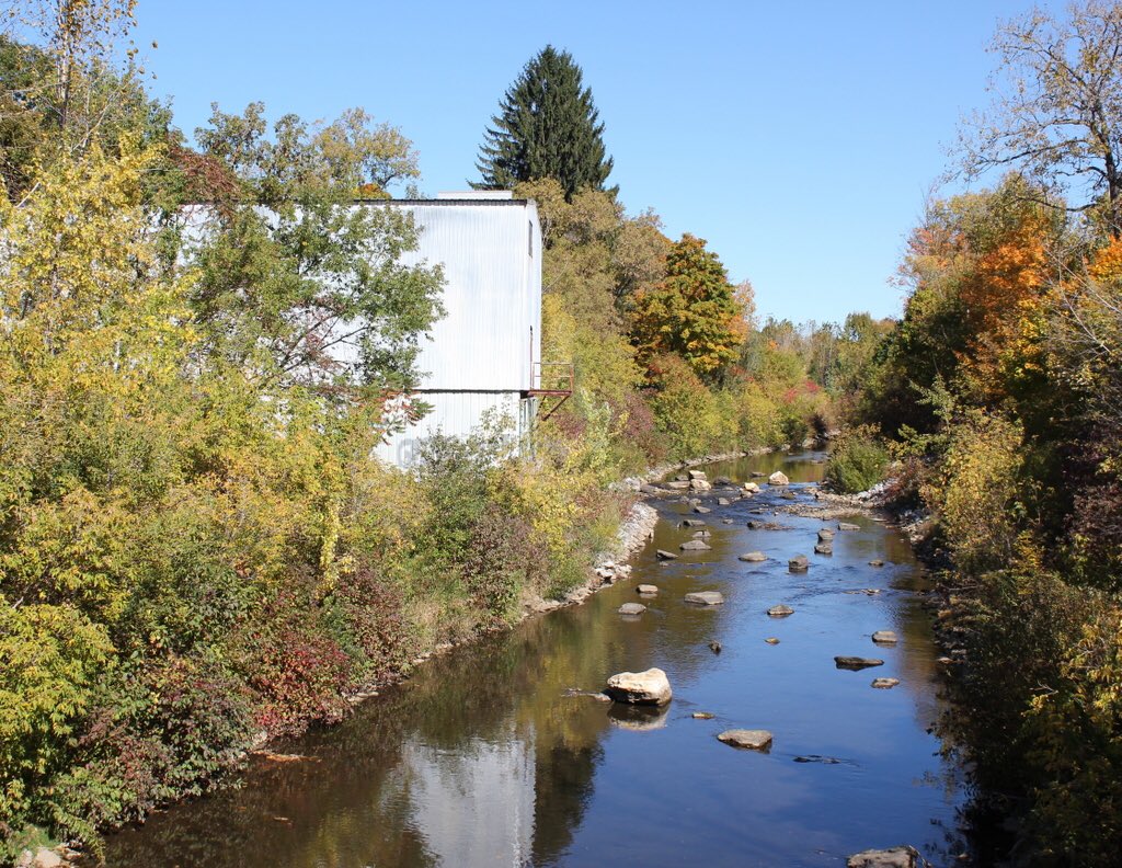 LostNewEngland's tweet photo. Van Sickler’s Mill on the Housatonic River in #Pittsfield Mass, around 1906 and the scene in 2016. https://t.co/hljfdOHeDy https://t.co/mX3A2r9M6O