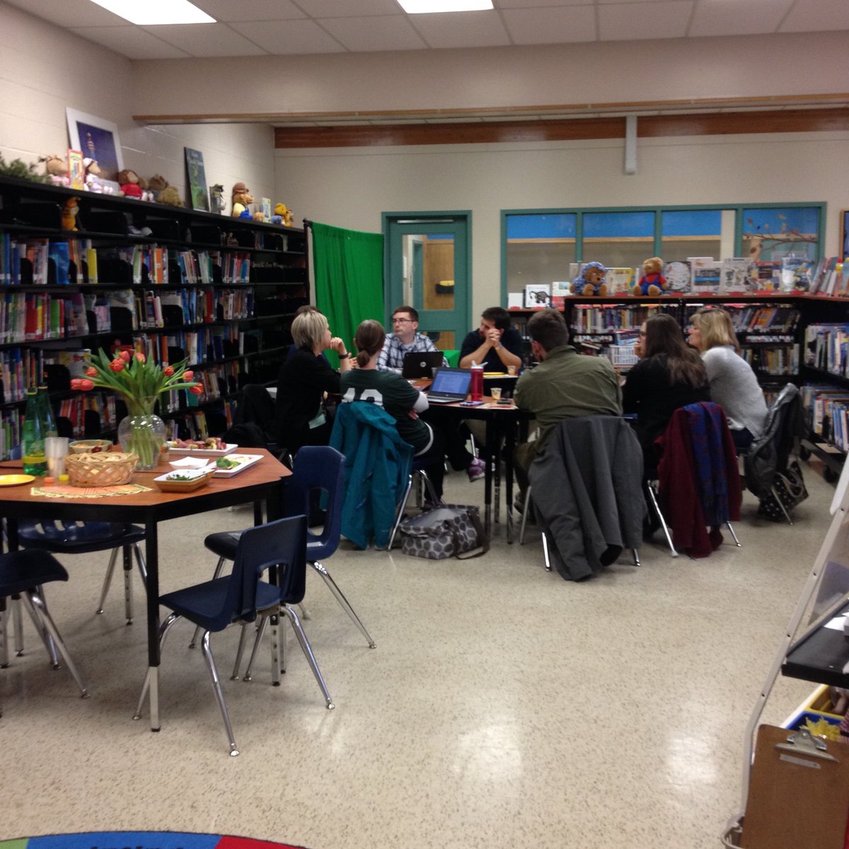 PsSouthwold's tweet photo. Elgin TLs working together @PsSouthwold - networking, sharing and learning. #southwoldtvdsb https://t.co/2lI0bnukOm