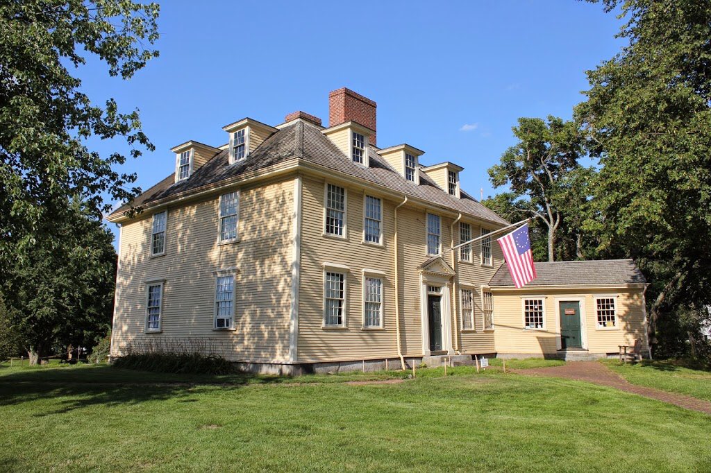 LostNewEngland's tweet photo. #OTD on April 19, 1775, colonial militiamen gathered here at Buckman’s Tavern in #Lexington prior to the battle that started the American Revolution. The tavern is seen here around the 1890s and 2013. https://t.co/vnSyhlmYwZ https://t.co/ysabQlZ0GD