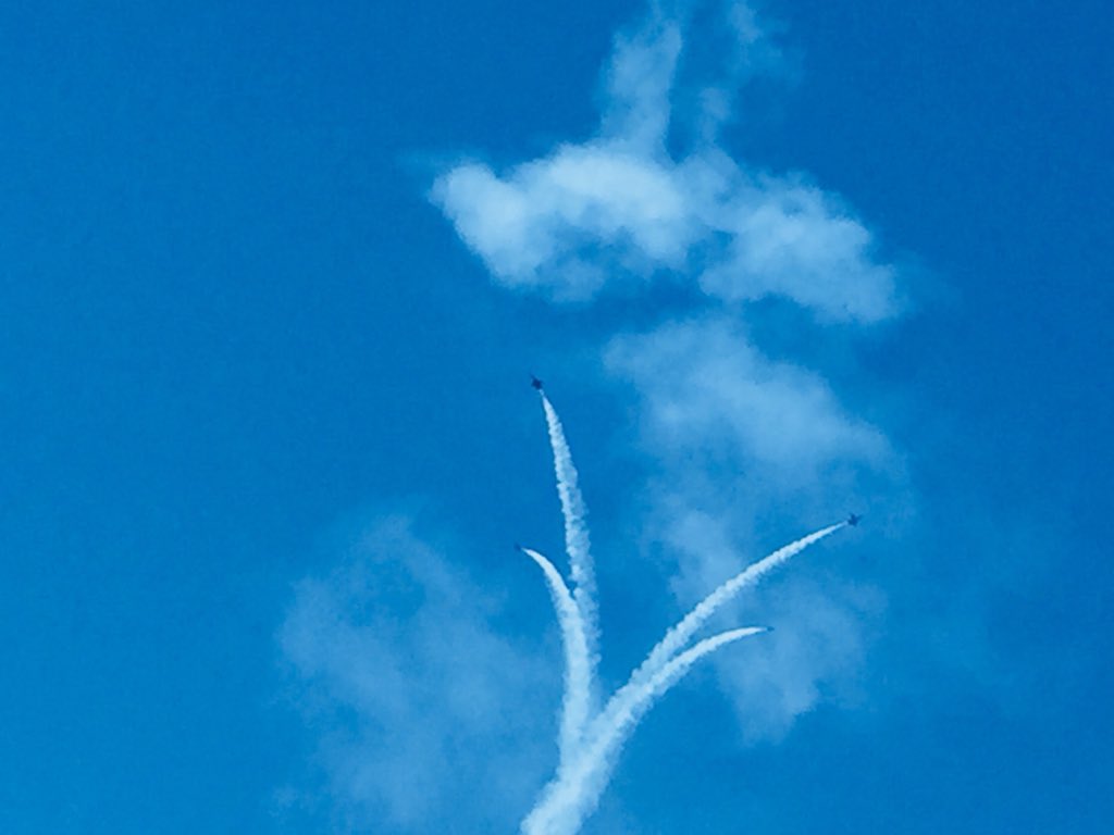 ktharris's tweet photo. Home from work in time to catch end of practice show Thursday! Can hardly contain myself, so excited! @BlueAngels @USNavy #VeroBeachAirshow2018
(Feel like I’m back in #NavyPoint !) https://t.co/RcYG1BffMC