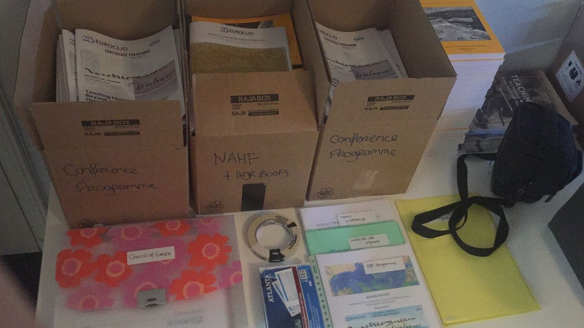 APHG_National's tweet photo. J-2 avant #EUROCLIO2018 #MedDialogue #Marseille @EUROCLIO @evenzohar @joke_leeuw https://t.co/TSxLLcNuyM ! Le congrès se prépare, les cartons arrivent ! @APHGAIXMARS @civismeAPHG @FDaRochaC @MarcCharbonnie2 @VioletaAuriol @RichardVassakos https://t.co/EUNg5Qiohj
