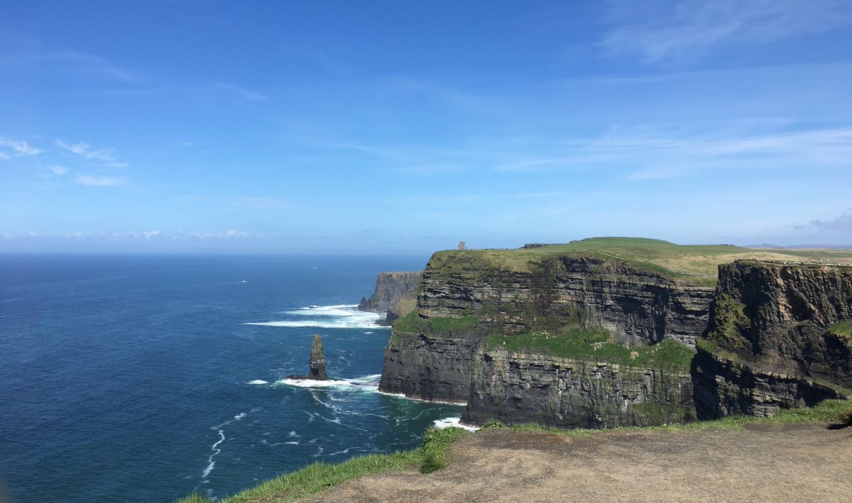 mulanshu's tweet photo. What a perfect day to visit @CliffsofMoher1! @GalwayTourCo express tour was great. The driver, John, sprinkled just enough facts about the area to keep the ride interesting in between an excellent playlist of country and Irish music. #WildAtlanticWay #visitireland https://t.co/HrboxpyR6v