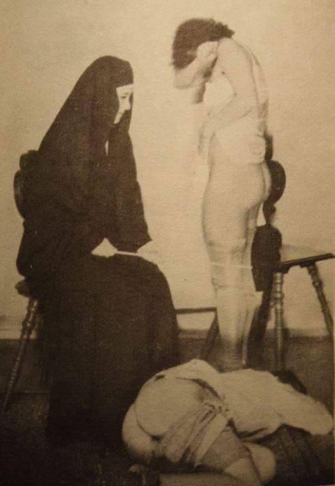 HistoryofBDSM's tweet photo. pittprickel:

#Spankatoon Daily

The Nun &amp; her confessing slave girls

Eugène Reunier, 1920s 

#femdom #vintagebdsm #vintagephoto #spanking #submissivemale #humiliation #sadomasochism #vintagefemdom #educatrix #dominatrix #Spankatoondaily https://t.co/llG43teBKQ