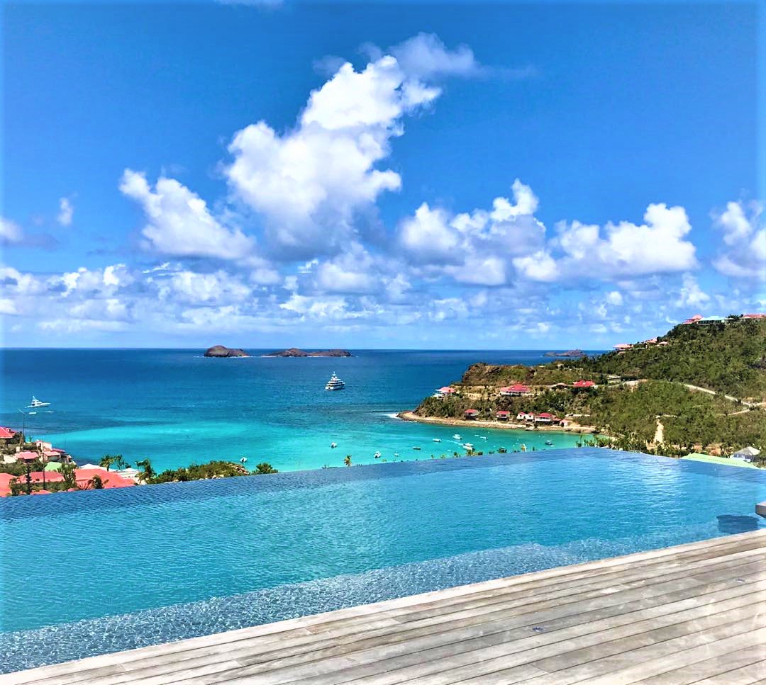 DreamStBarth's tweet photo. SBP's @pegwalsh recently visited one of the newest villas to join the St. Barth Properties portfolio: Villa Néo. Poised above St. Jean Beach, the villa boasts the largest infinity pool in St. Barth!
For more info, visit: https://t.co/uxzXo3NJIV https://t.co/EF2qnveJUF