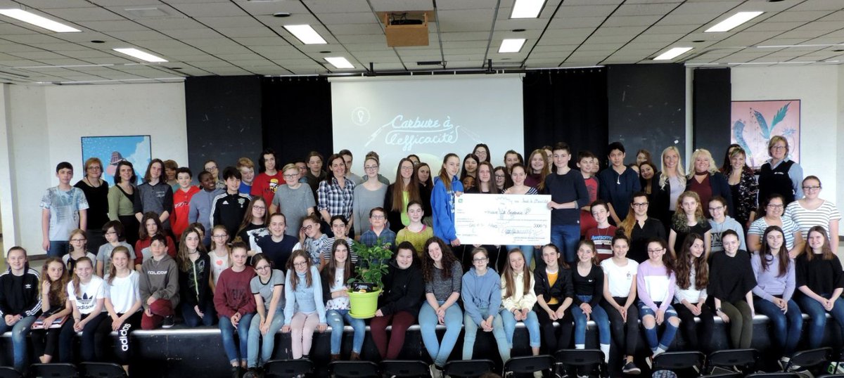 JourdelaTerreCa's tweet photo. 🍋 L'École secondaire de La Seigneurie 🍋 remporte 5000$ avec le programme « Carbure à l'efficacité 2018 » du #JourdelaTerre #CarbureÉcole

Un merci spécial à Mme Anne-Marie Asselin et à la Fondation TD des amis de l'environnement #FAETD

Plus d'info: https://t.co/545bdYi2Eu https://t.co/UixiCNykAj