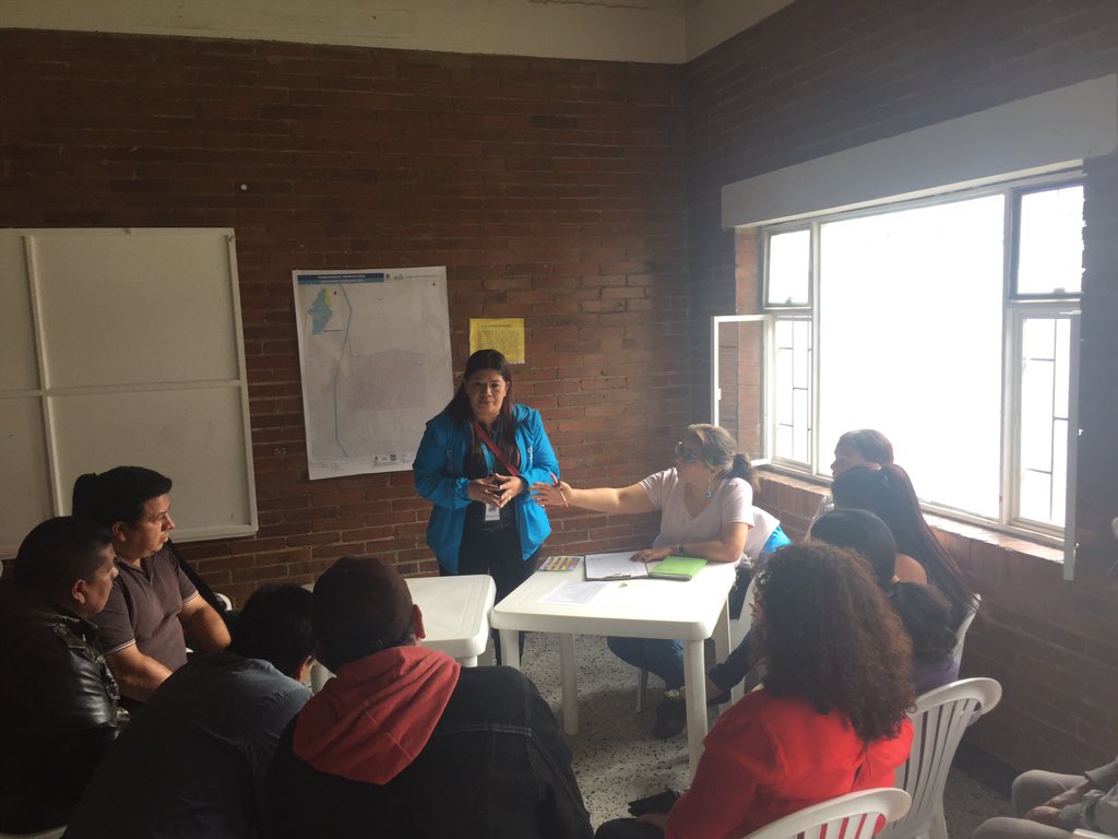 JACVerbenal2's tweet photo. #InfoJAC a esta hora se realiza un actividad integral y propositiva por parte de nuestra comunidad y de las entidades correspondientes a cada necesidad. Este tipo de espacios generan tejido y conciencia social. Agradecemos a @Uaesp @SectorSalud @habitatbogota @HORACIOESTRADA https://t.co/qT5z06VDCY