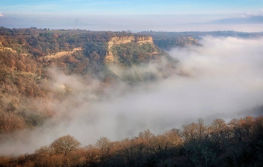 joancarroll's tweet photo. Valley View Civita Di Bagnoregio Italy https://t.co/sG9pDiSbgU #italy #travel #tourism #landscape #landscapephotography #fog #foggy @joancarroll #civita https://t.co/goVcCcYKmH