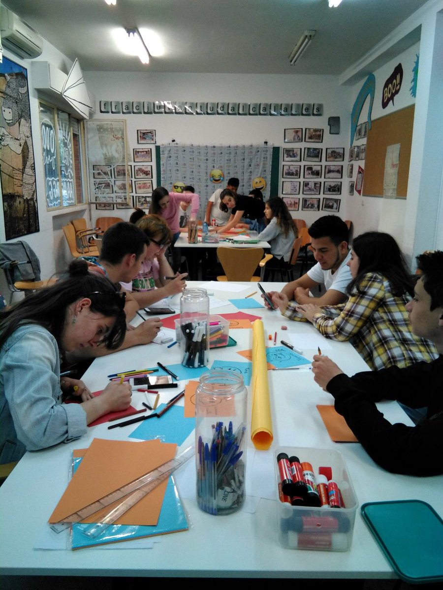 Sesión de inteligencia emocional en el curso de Dinámicas de grupo de <a href="/AHJuventud/">Juventud e Infancia</a> <a href="/AytoAlcalaH/">Ayuntamiento de Alcalá de Henares</a>