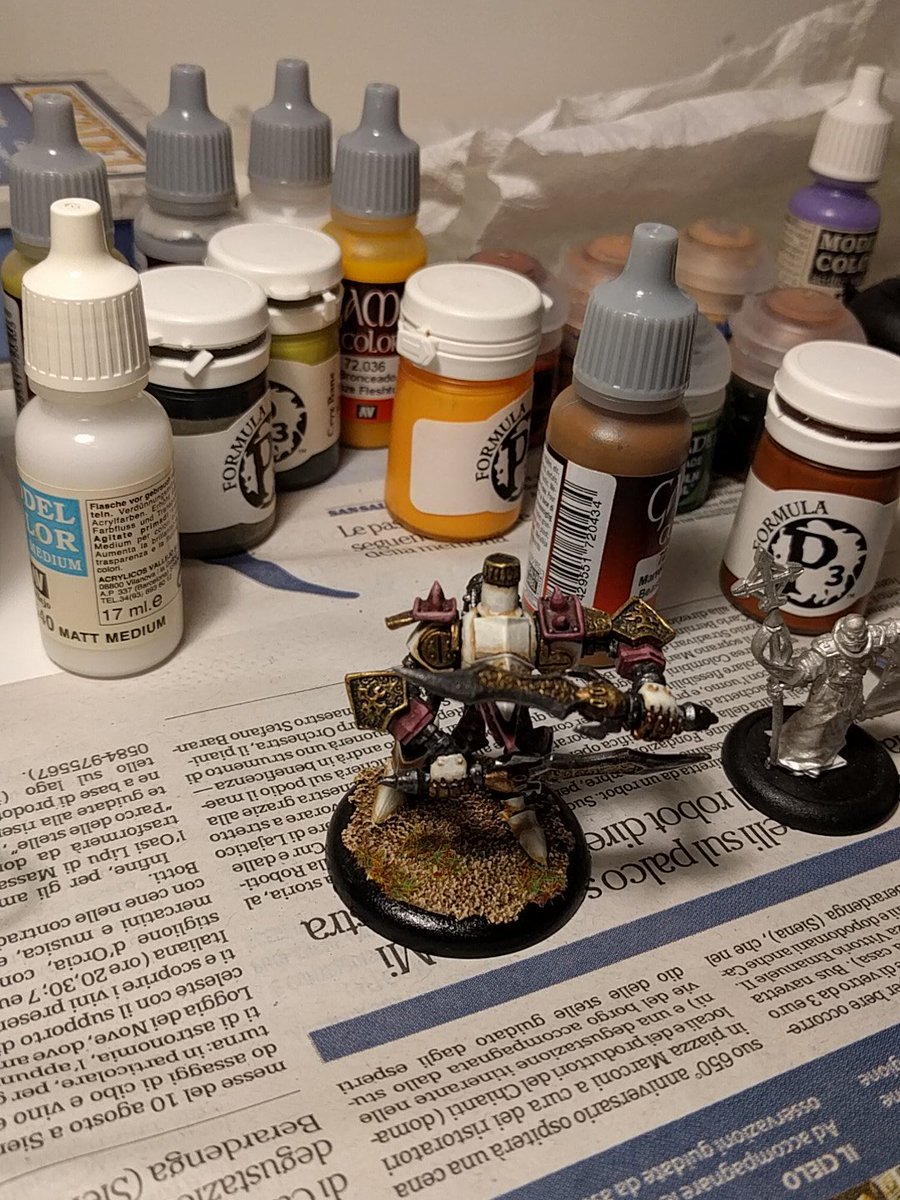 lor_mori's tweet image. Painting is fun :) finally finished the Dervish and it's so satisfying having a model done (only had to do the base pretty much :P) #Warmachine #Menoth