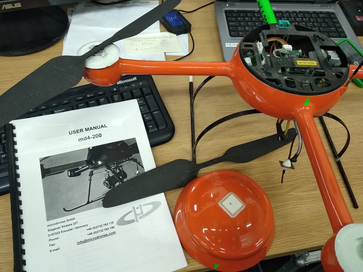 DronePompier's tweet photo. [UK] Day7 : dernière étape,  rencontre avec le 1er #firerescueservice 🇬🇧 a avoir expérimenté les #drones en 2007  👍le @WestMidsFire, échanges passionnants avec Warren Lyndon #UKFRSDroneTeams #UK #firemen #pompiers https://t.co/Wqa6Xka0V4
