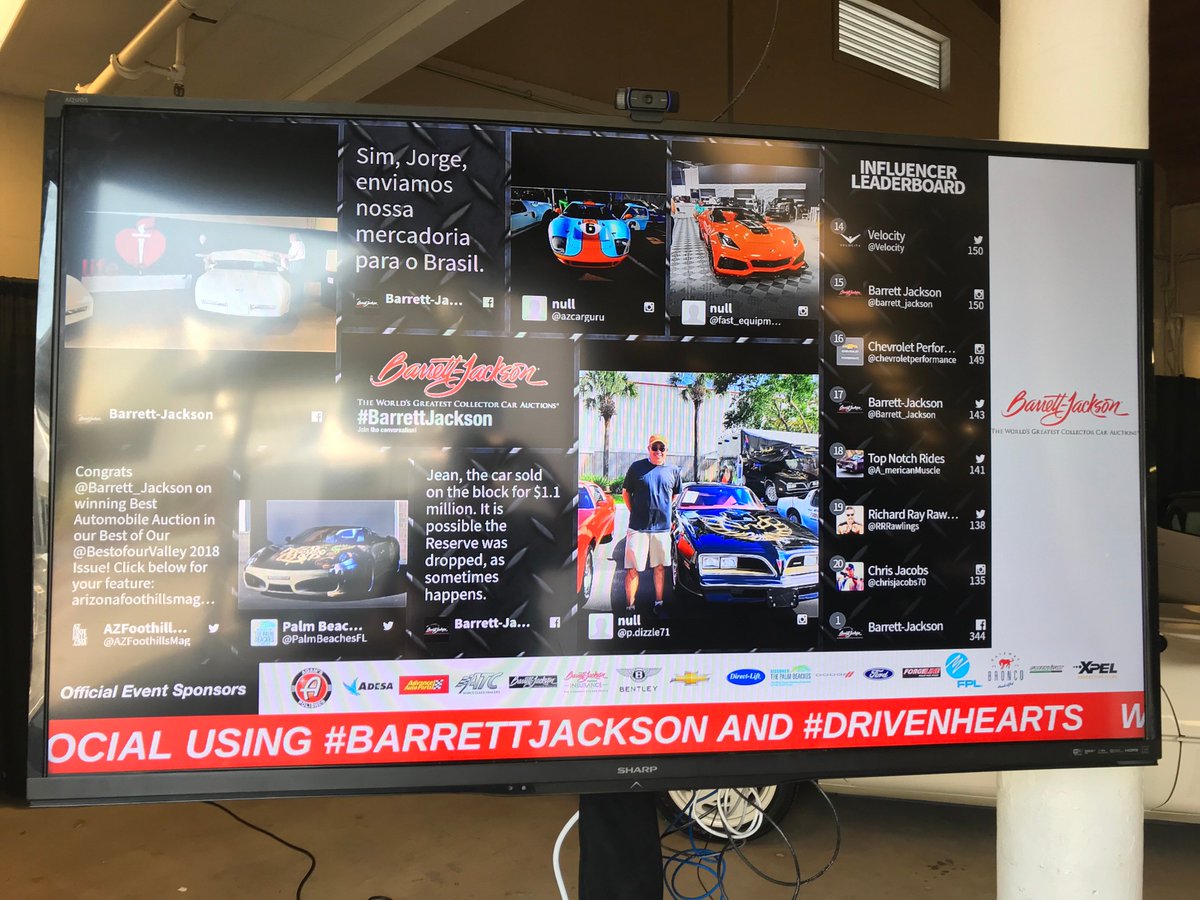 ismconnect's tweet photo. We had the pleasure of having our screens at the @Barrett_Jackson Auto Auction at Palm Beach, FL last week. This setup of displays allowed brands to extend their message throughout the venue by making the live auction feed available everywhere. #barrettjackson #ismconnect #DOOH https://t.co/9uwiHpvWJ5