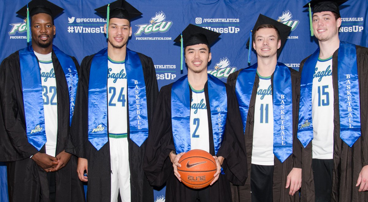 FGCUEagles's tweet photo. 📸 day for many of our graduating senior student-athletes!

Check out the complete gallery on our Facebook page ➡️ https://t.co/KJ63wcNaHd.

#WingsUp🤙 || #FGCUonTOP https://t.co/8EoR5HofY8