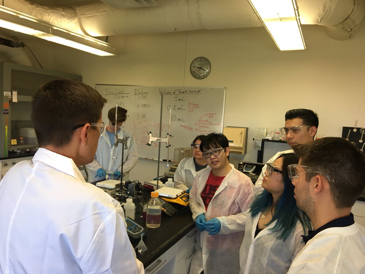 UTBiome's tweet image. From the #turtlepond to the lab! The #waterquality testing continues for CE341 students.  #UTBiome #enviroMap #UTLivingLab