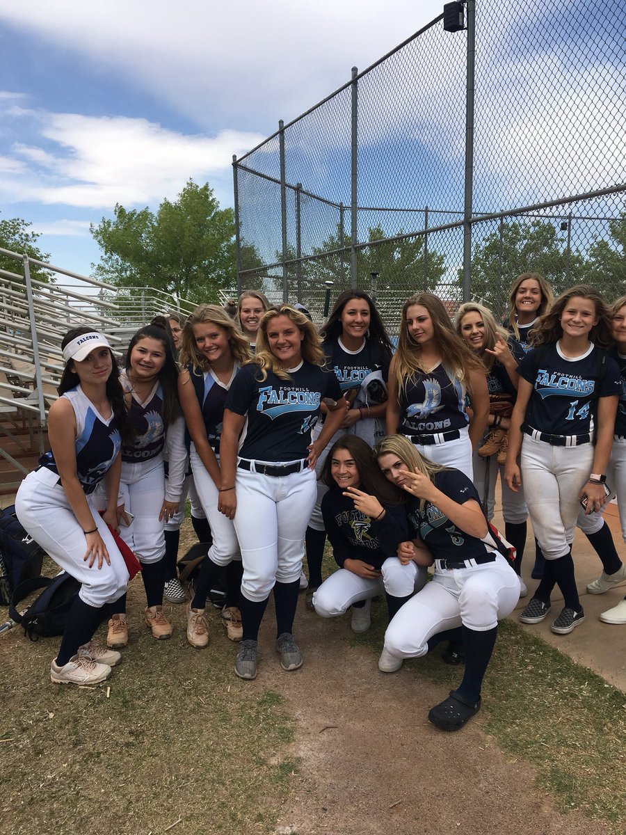 FHSSoftball2018's tweet photo. Picture Day is a bust! But at least they all look great! #2018softball #fearthefalcon https://t.co/Y75vev3FTg
